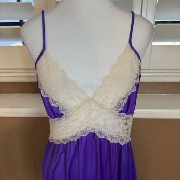 Vintage Size S Lace Trim Floor Length Lingerie Nightgown Royal Purple Romantic - Picture 2 of 8